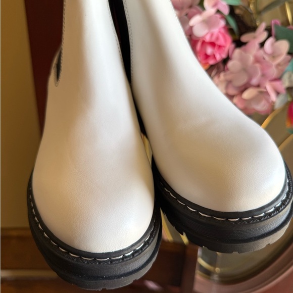 MARC FISHER BERMUDA LUG PLATFORM WHITE BOOTS STRETCHY PULL ON NEW NO TAGS 8.5 - Picture 7 of 14